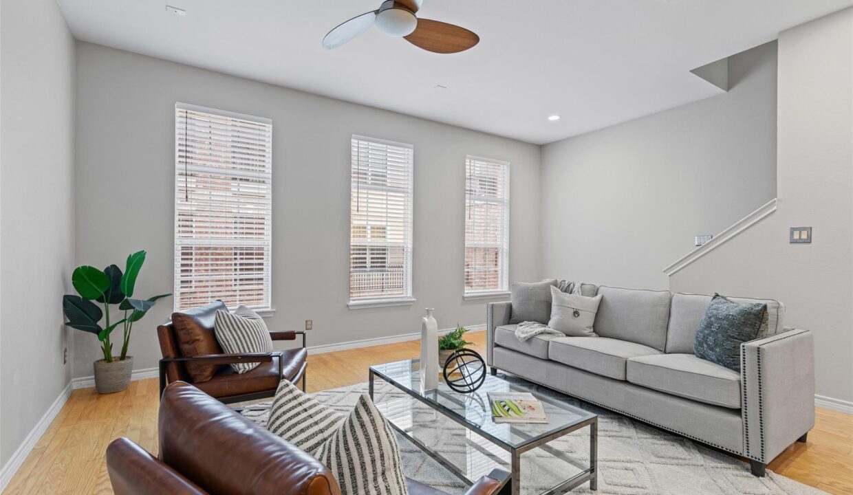 17-15759-seabolt-44-addison-tx-living-room