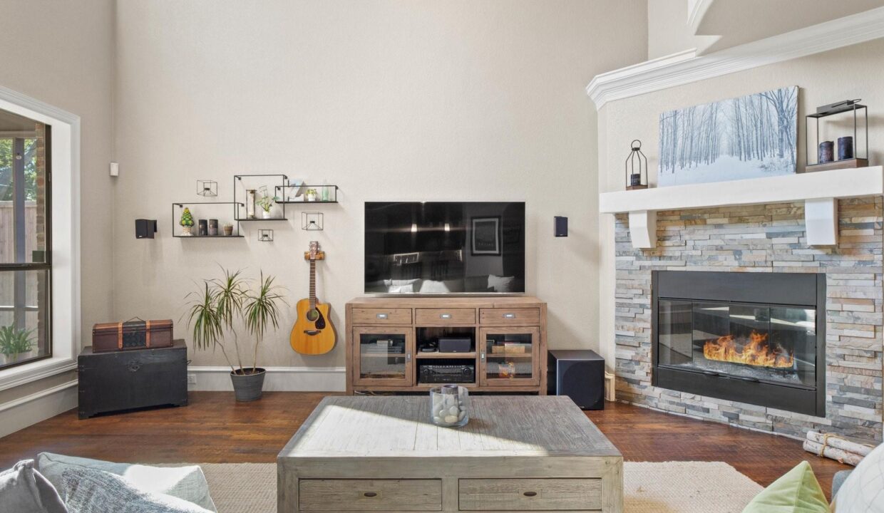 17-6346 -velasco-avenue-dallas-tx-living-room
