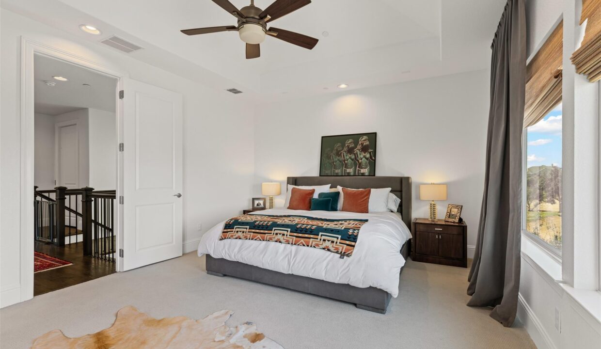 18-4887-cloudcroft-lane-irving-tx-primary-bedroom