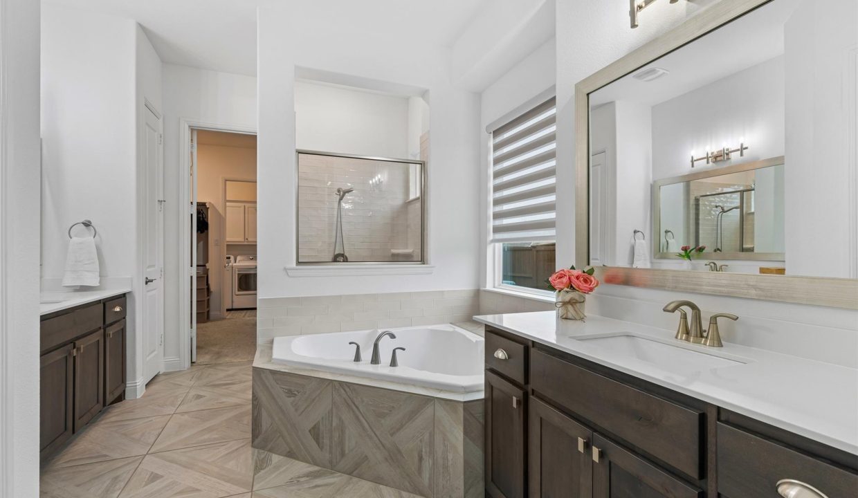 19-1306-middleton-drive-rockwall-tx-bathroom
