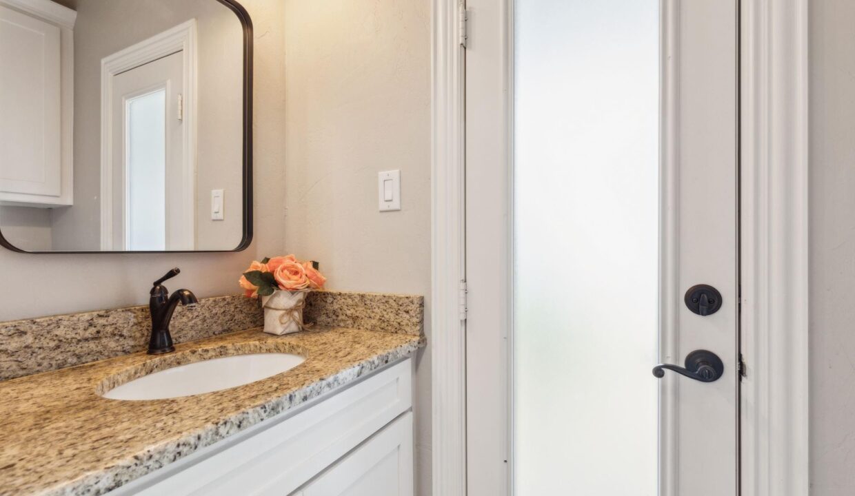 2413 Versailles Drive Heath, TX guest bathroom