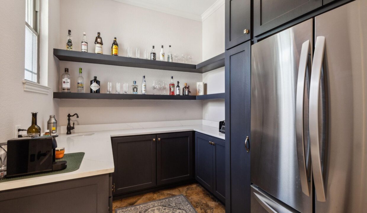 2413 Versailles Drive Heath, TX bar with fridge