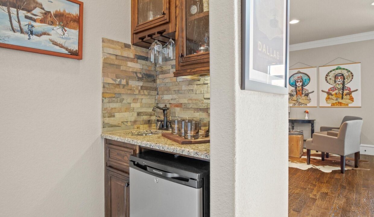 20-6346 -velasco-avenue-dallas-tx-wet-bar