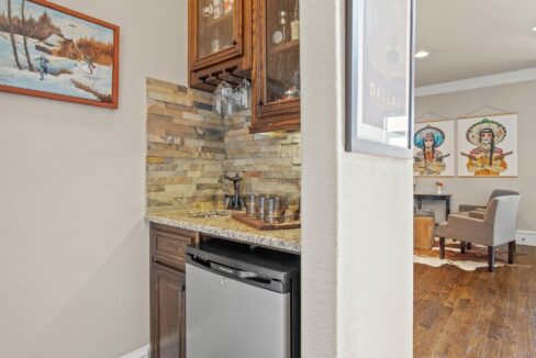 20-6346 -velasco-avenue-dallas-tx-wet-bar