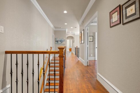 21-6346 -velasco-avenue-dallas-tx-hallway