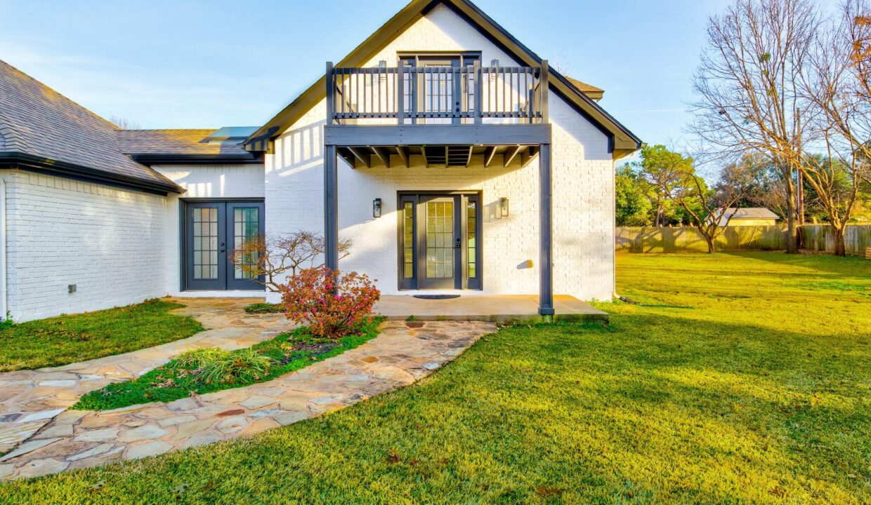 22-1005-raven-bend-court-southlake-tx-backhouse-yard