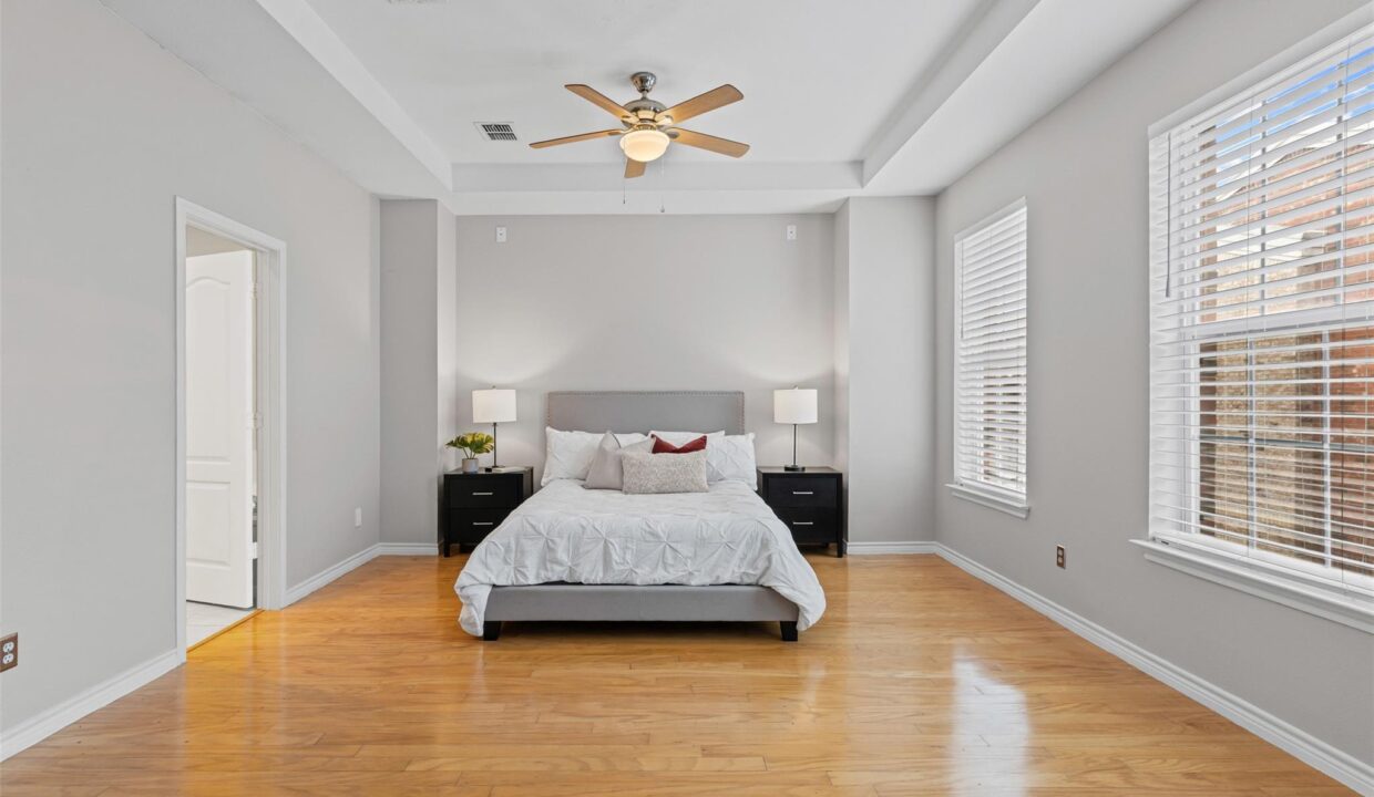 23-15759-seabolt-44-addison-tx-bedroom