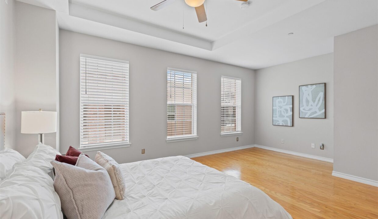 25-15759-seabolt-44-addison-tx-bedroom