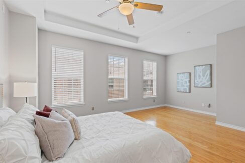 25-15759-seabolt-44-addison-tx-bedroom