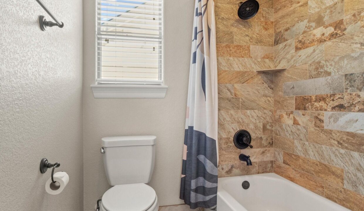 27-6346 -velasco-avenue-dallas-tx-bathroom