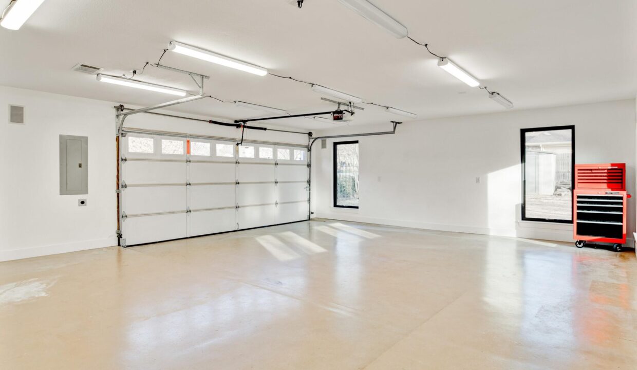 29-1005-raven-bend-court-southlake-tx-garage