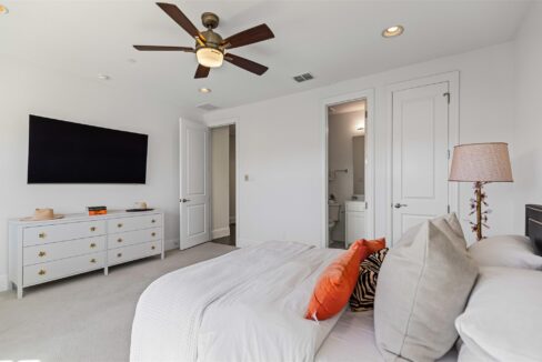 29-4887-cloudcroft-lane-irving-tx-bedroom