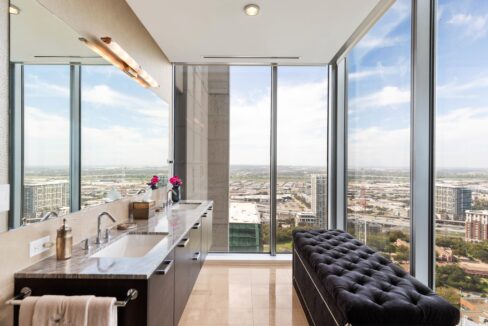 2900-mckinnon-st-dallas-bar