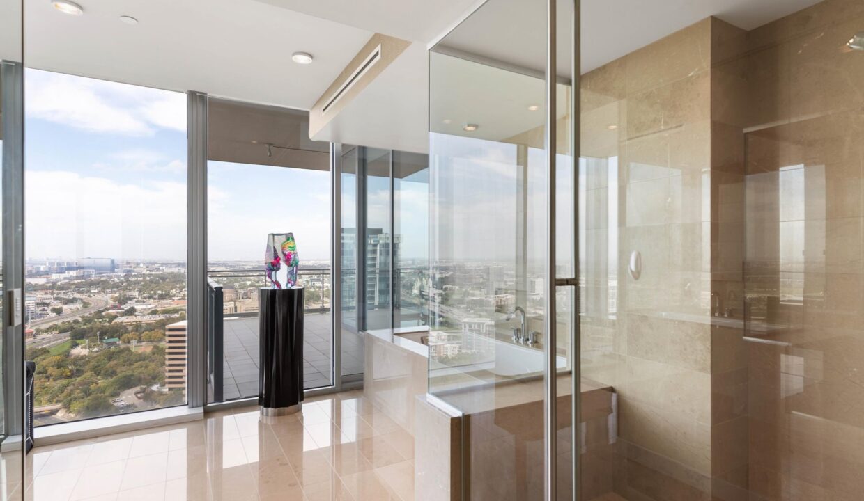 2900-mckinnon-st-dallas-bathroom-2