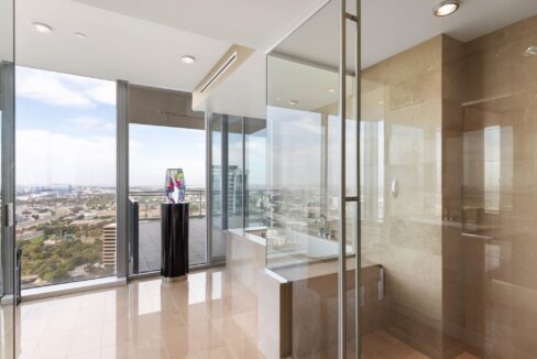 2900-mckinnon-st-dallas-bathroom-2