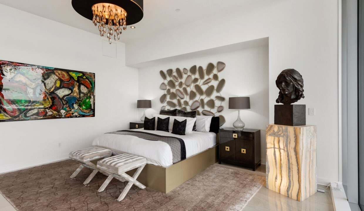 2900-mckinnon-st-dallas-bedroom