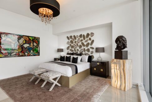 2900-mckinnon-st-dallas-bedroom