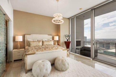 2900-mckinnon-st-dallas-bedroom-6