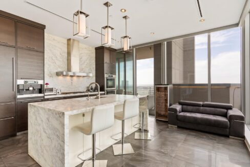 2900-mckinnon-st-dallas-kitchen-3