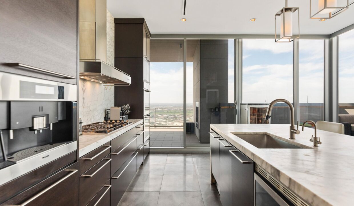2900-mckinnon-st-dallas-kitchen-4