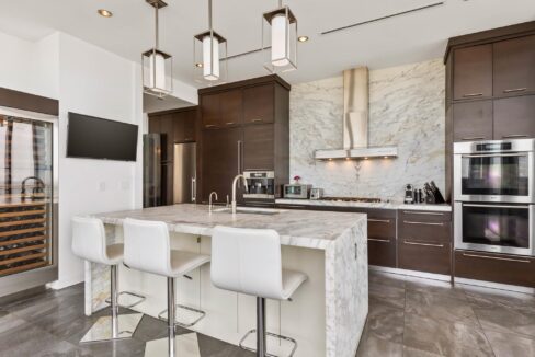 2900-mckinnon-st-dallas-kitchen