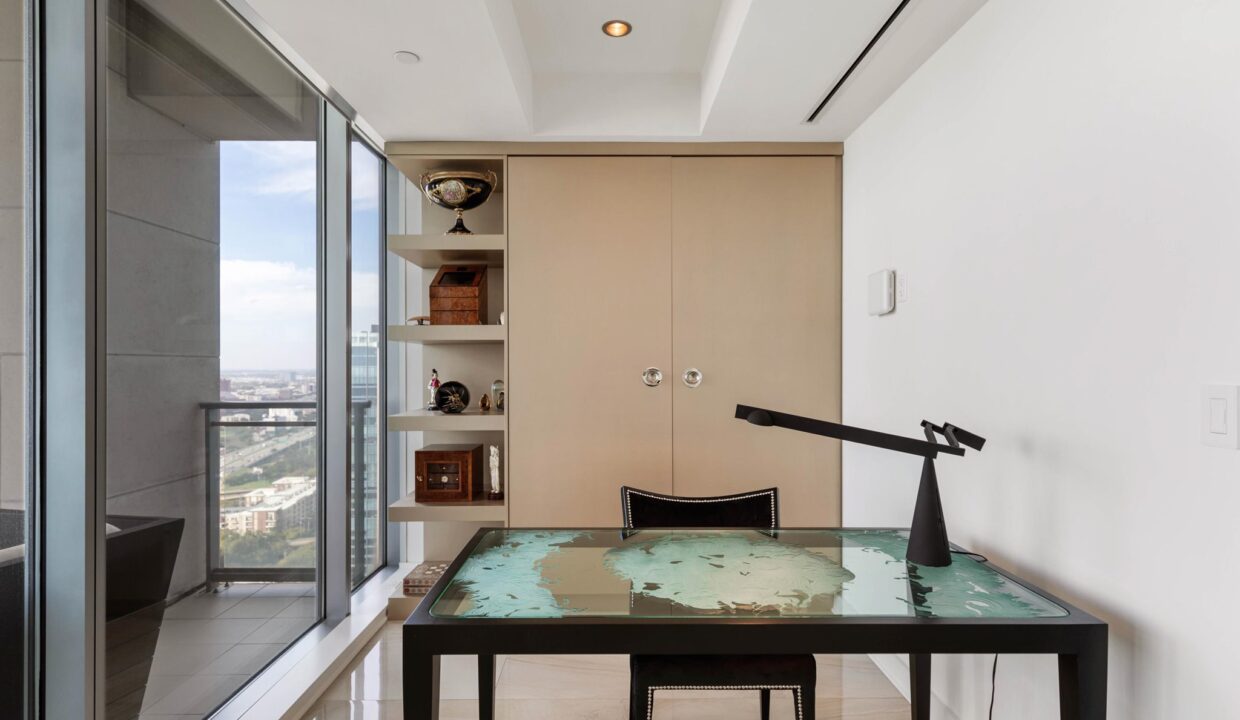 2900-mckinnon-st-dallas-office-2