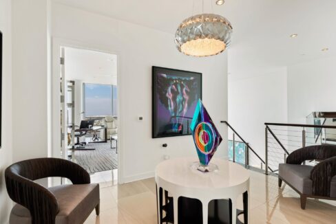 2900-mckinnon-st-dallas-sitting-room-2