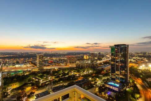 2900-mckinnon-st-dallas-view-4