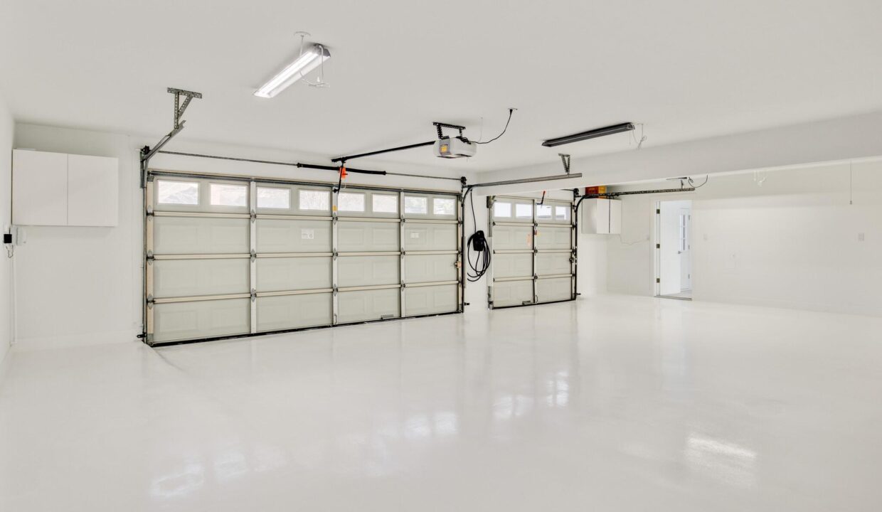 30-1005-raven-bend-court-southlake-tx-garage