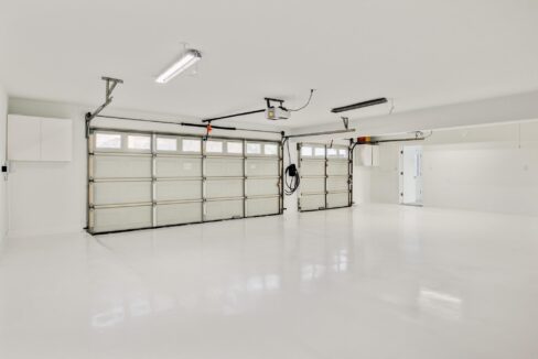 30-1005-raven-bend-court-southlake-tx-garage