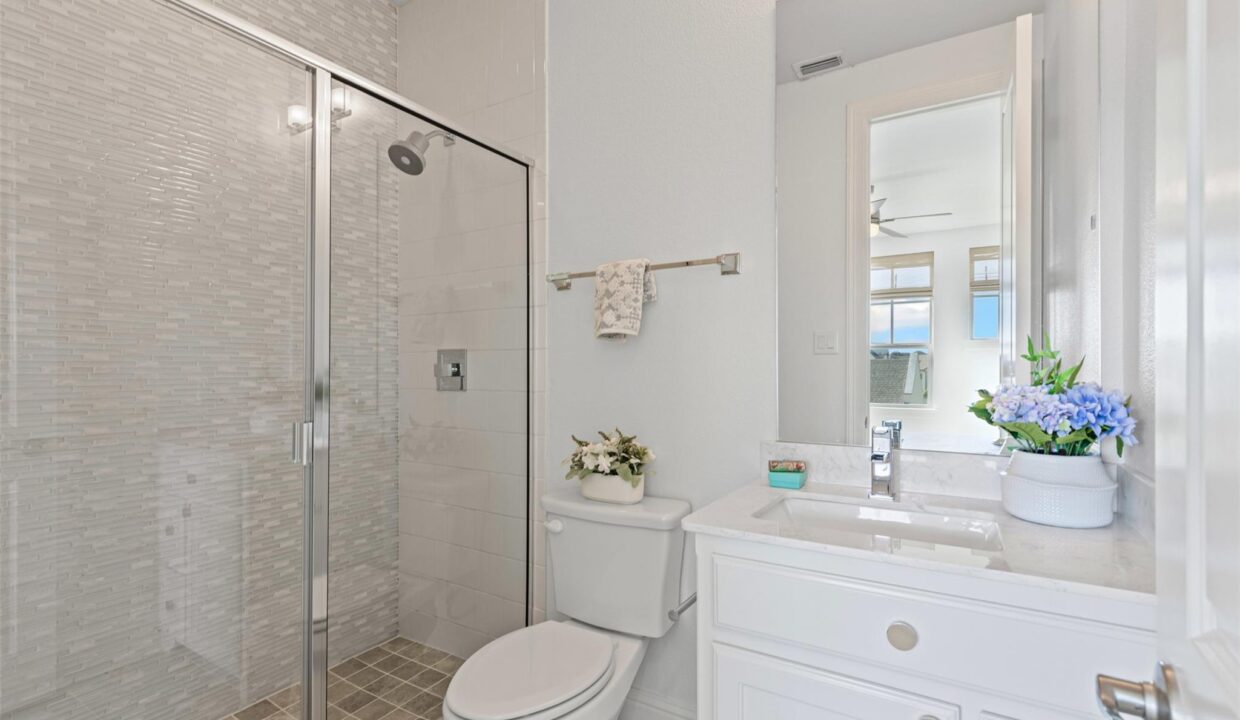 30-4887-cloudcroft-lane-irving-tx-bathroom
