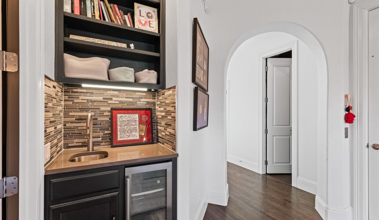 33-4887-cloudcroft-lane-irving-tx-wet-bar