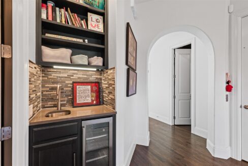 33-4887-cloudcroft-lane-irving-tx-wet-bar