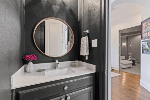 34-4887-cloudcroft-lane-irving-tx-bathroom