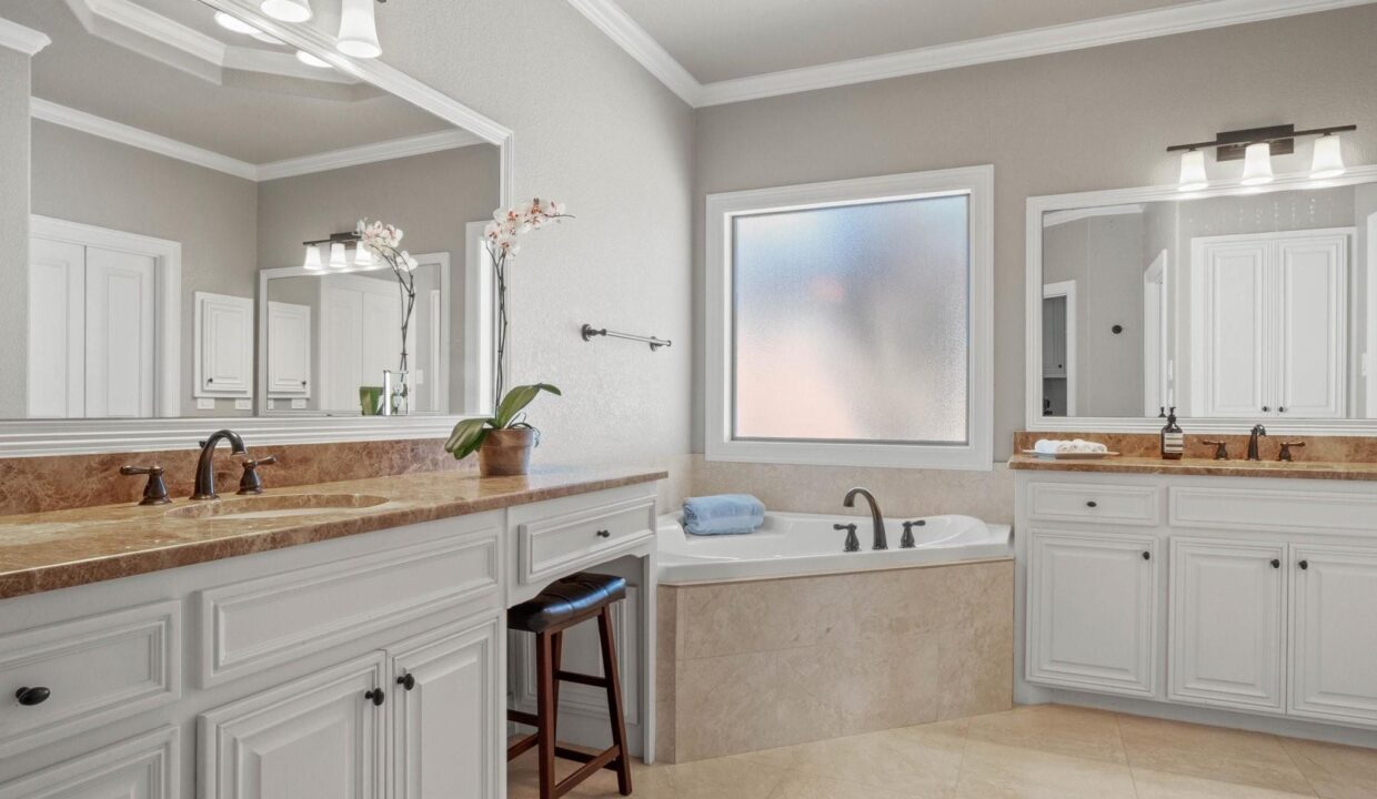 34-6346 -velasco-avenue-dallas-tx-bathroom