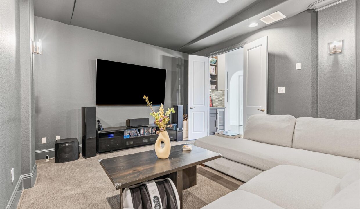 36-4887-cloudcroft-lane-irving-tx-living-room