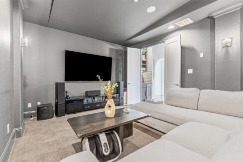 36-4887-cloudcroft-lane-irving-tx-living-room