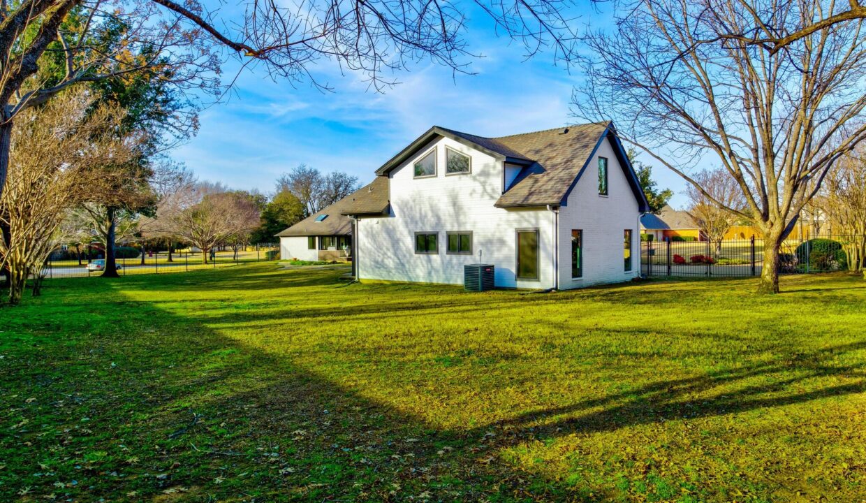 37-1005-raven-bend-court-southlake-tx-back-yard