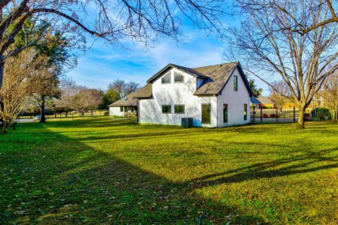 37-1005-raven-bend-court-southlake-tx-back-yard
