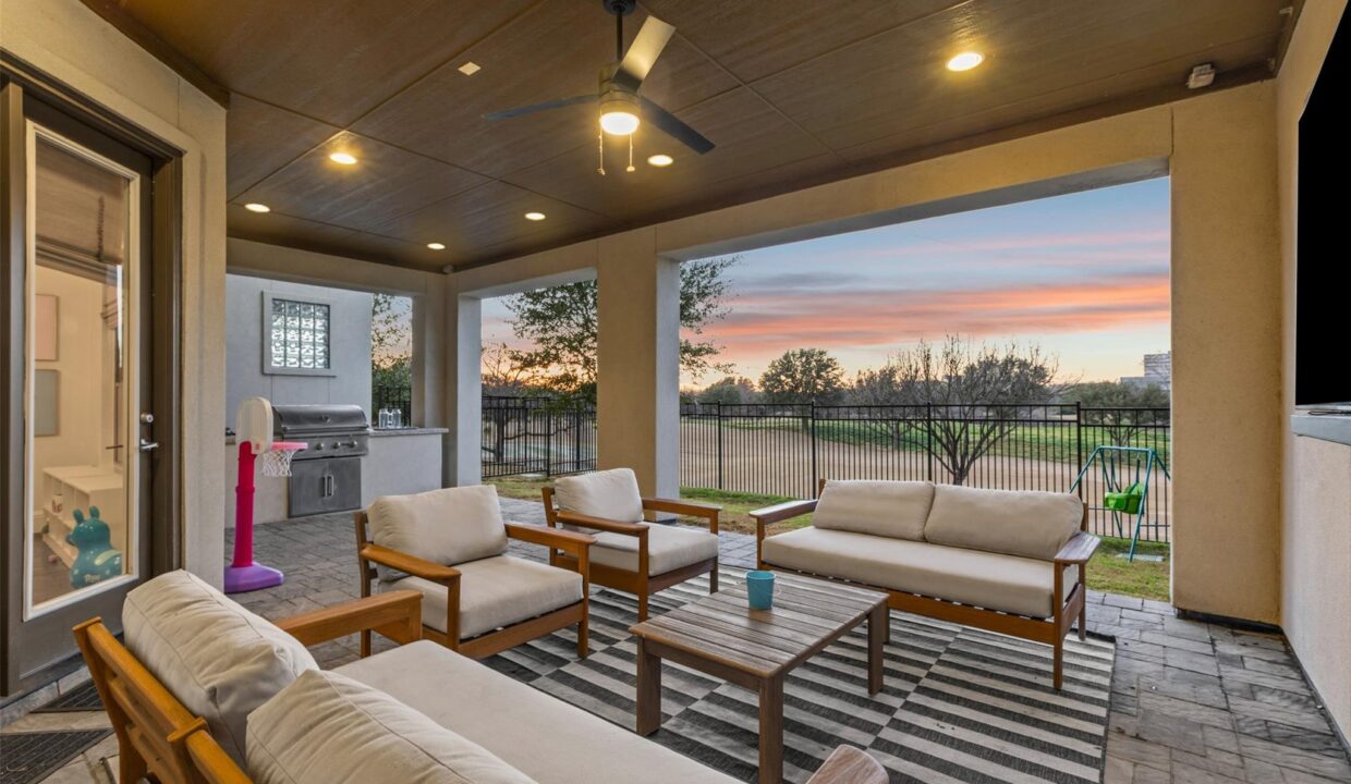 37-4887-cloudcroft-lane-irving-tx-patio