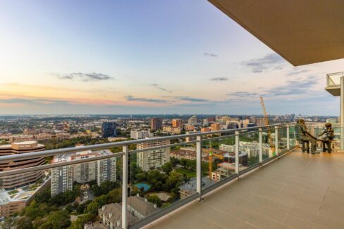 38-2900-mckinnon-st-dallas-balcony-sunset