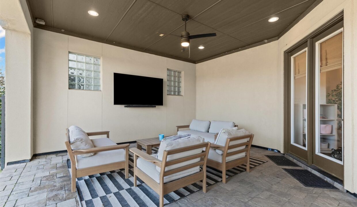 38-4887-cloudcroft-lane-irving-tx-patio