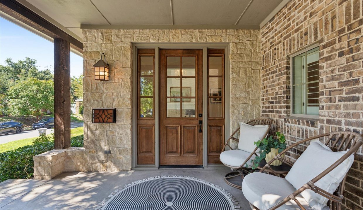 4-6247-belmont-avenue-dallas-tx-front-porch