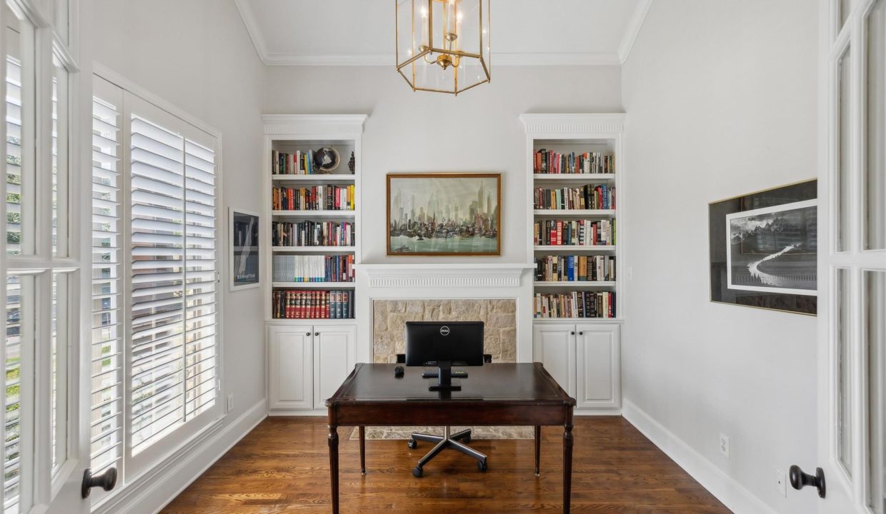 5-6247-belmont-avenue-dallas-tx-front-fireplace