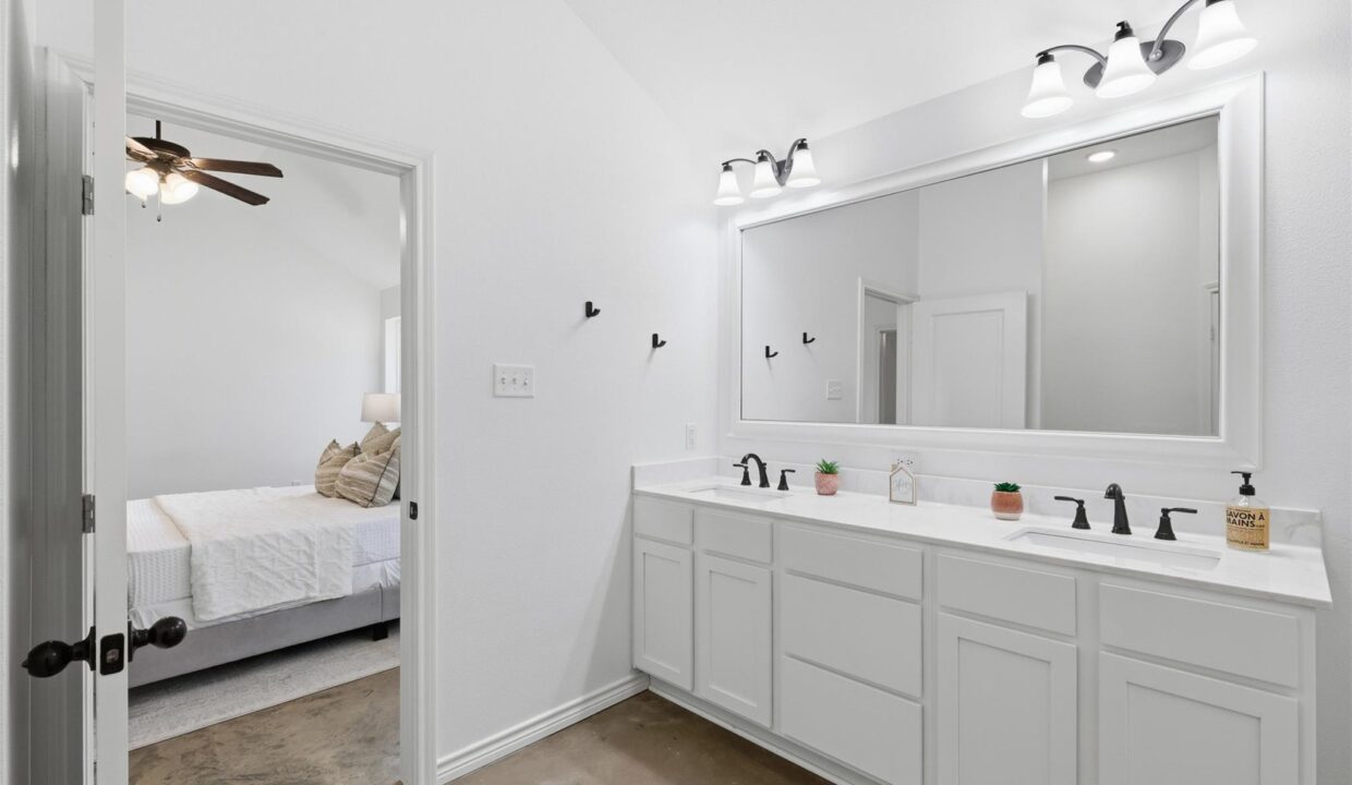 5000 FM 2947 Greenville, TX 75402 bathroom