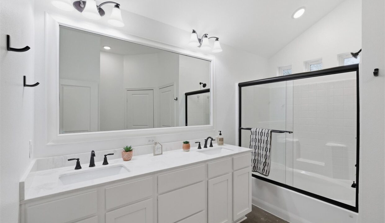 5000 FM 2947 Greenville, TX 75402 bathroom