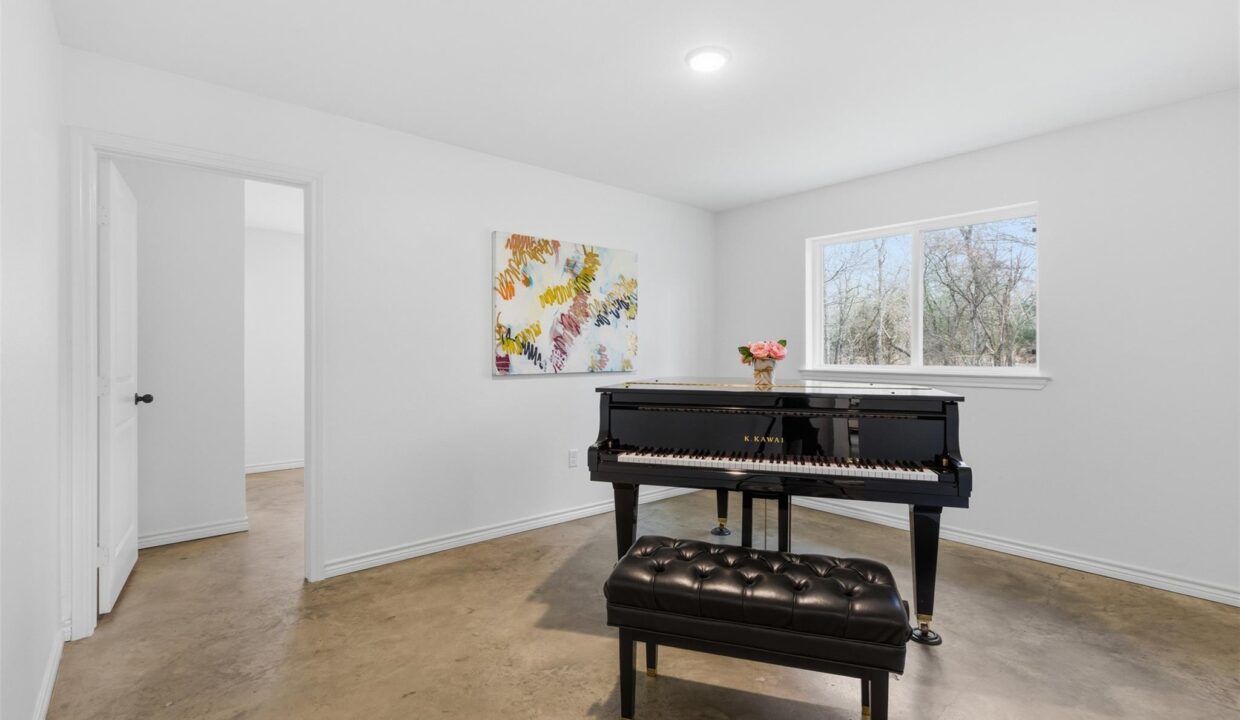 5000 FM 2947 Greenville, TX 75402 sitting room